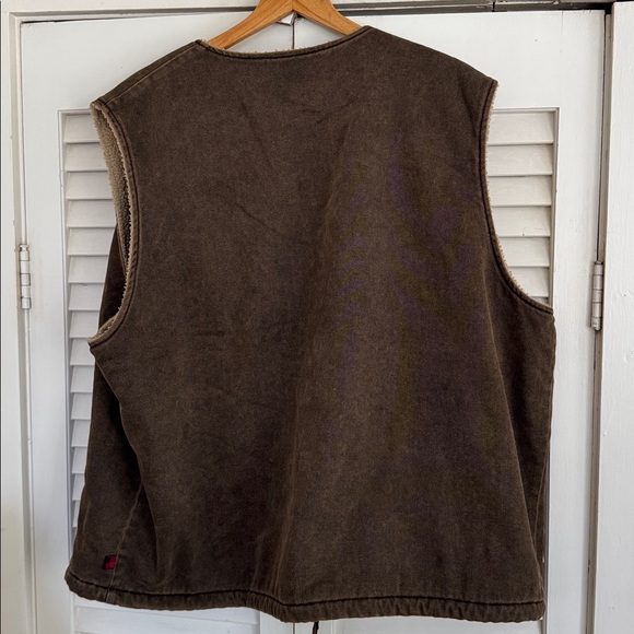 Woolrich Sherpa Lined Saddle Vest - Picture 6 of 6